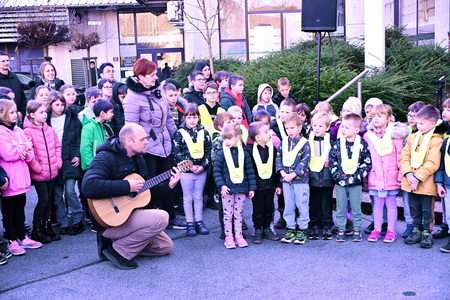 2025-11-14_Metika Prizig svec za zrtve prometnih nesrec_050